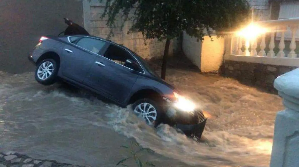 camioneta inundaciones